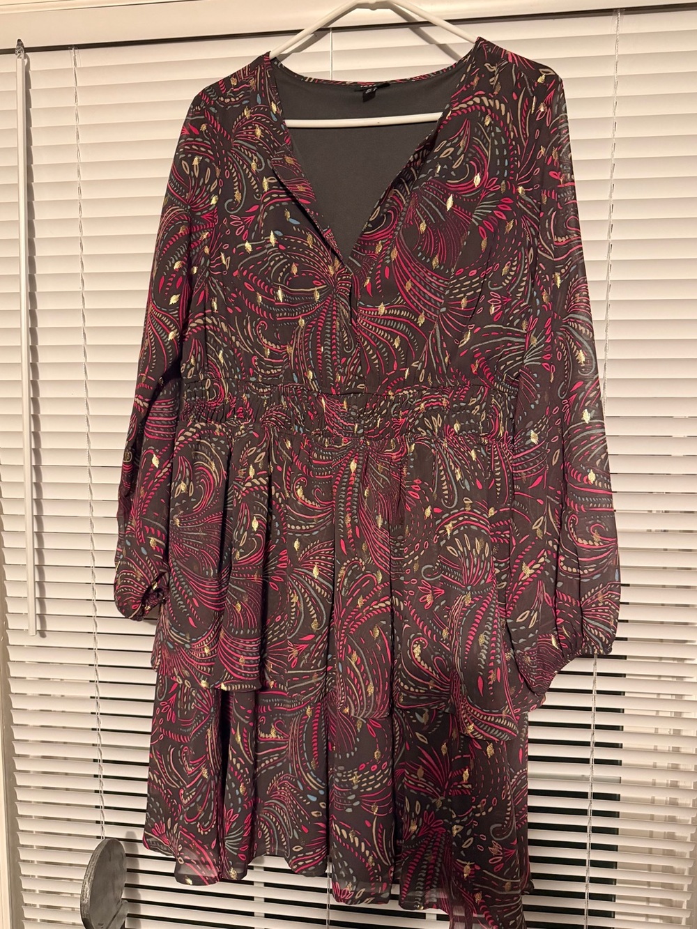 Torrid Women’s Long Sleeve Paisley V-Neck Dress - Black pink and Gold. Ruffles